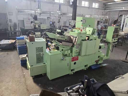 آلة طحن بدون مركز CNC عالية الدقة مع مغازل هيدروليكية ثابتة عالية القدرة وخالية من الاحتكاك والصيانة